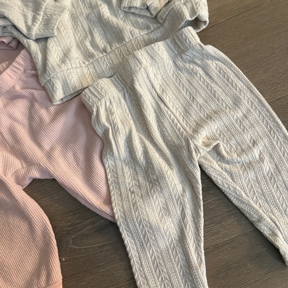 Cat and jack 4 set of sweatshirt and sweatpants bundle - Picture 2 of 6